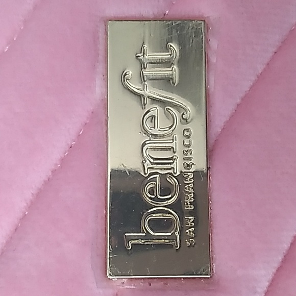 Nwot Benefit pink velour toiletries case - Picture 3 of 6